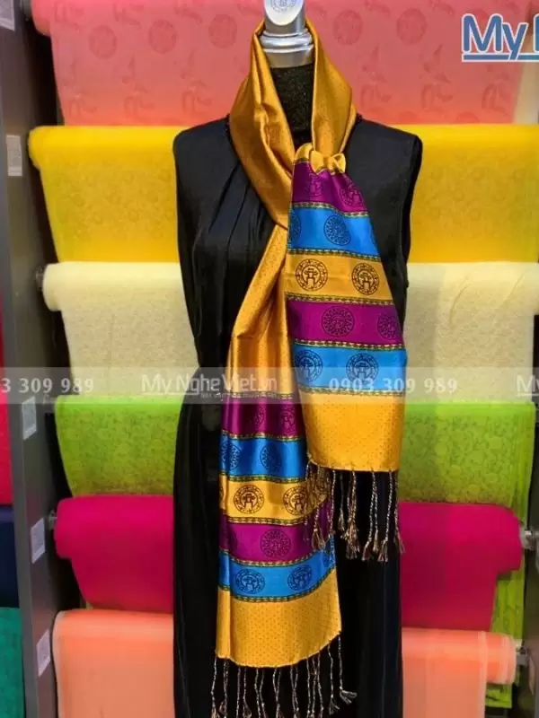 Alternative view of Khăn lụa Họa Tiết Trống Đồng – Nét đẹp tinh hoa lụa Việt