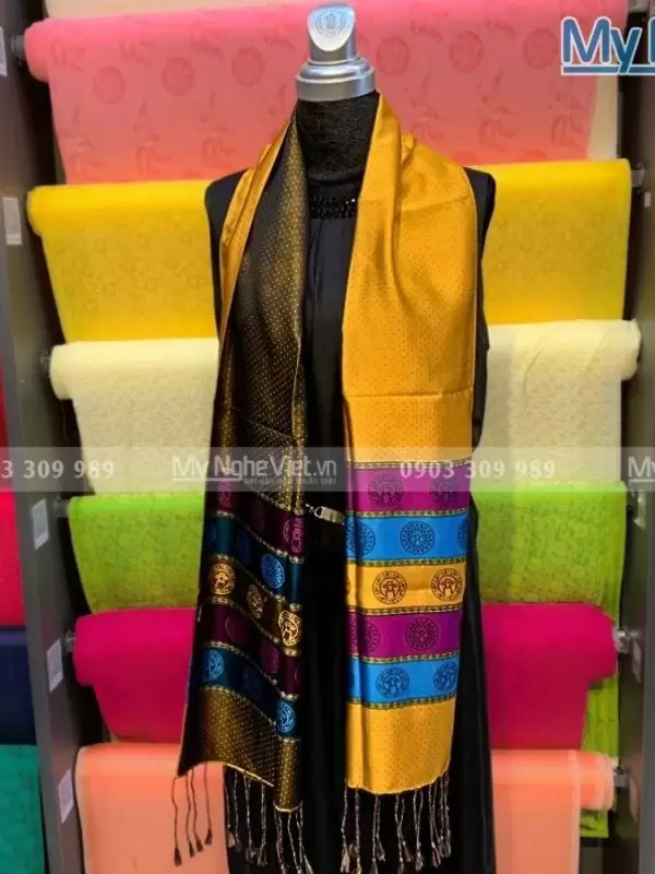 Khăn lụa Họa Tiết Trống Đồng – Nét đẹp tinh hoa lụa Việt