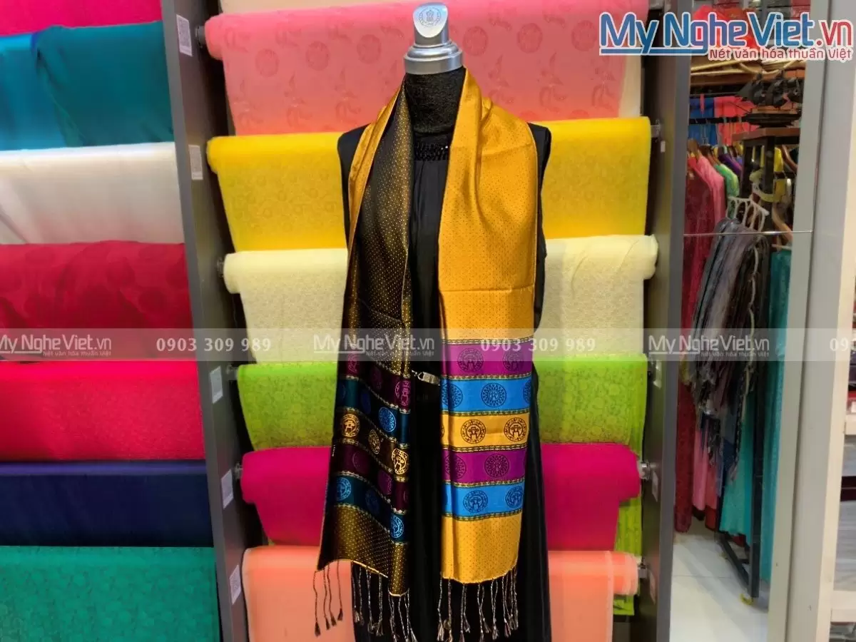 Khăn lụa Họa Tiết Trống Đồng – Nét đẹp tinh hoa lụa Việt