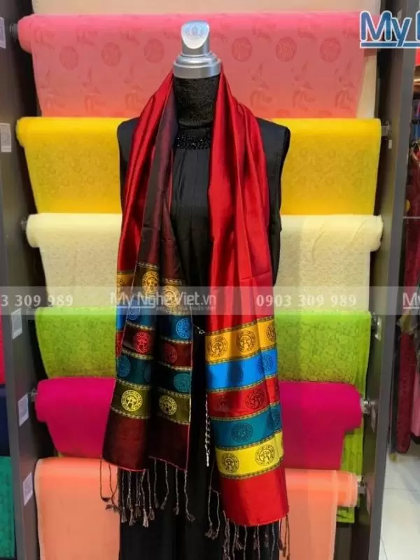 Alternative view of Khăn Lụa Họa Tiết Văn Miếu Quốc Tử Giám MNV-KLLS36180-3