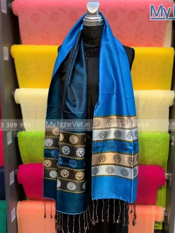 Khăn Lụa Họa Tiết Văn Miếu Quốc Tử Giám MNV-KLLS36180-2