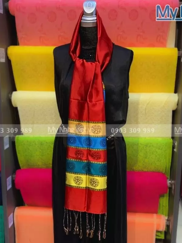 Khăn Lụa Họa Tiết Văn Miếu Quốc Tử Giám MNV-KLLS36180-3