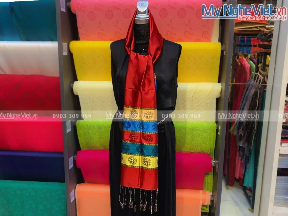 Khăn Lụa Họa Tiết Văn Miếu Quốc Tử Giám MNV-KLLS36180-3