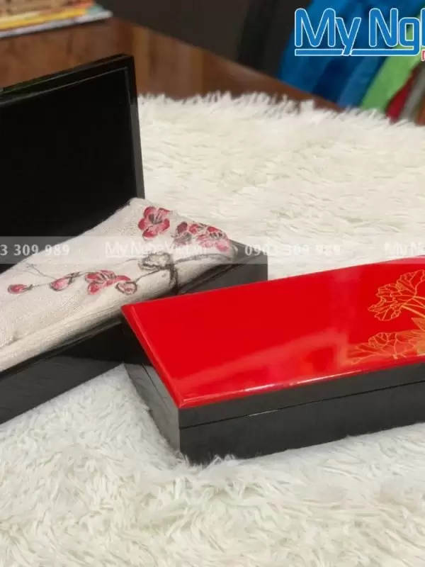 Combo Khăn Lụa Hà Đông + Hộp Sơn Mài Vẽ Sen Cao Cấp