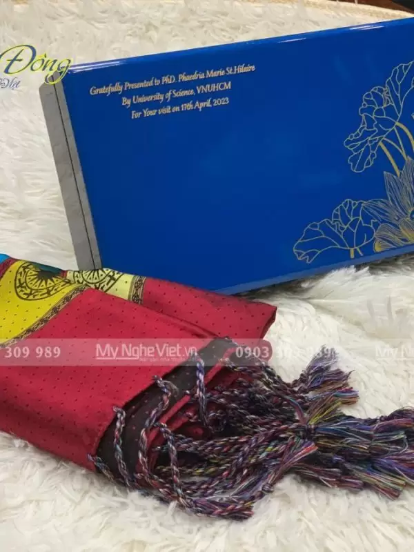 Combo Khăn Lụa Hà Đông, Hộp Sơn Mài Vẽ Sen Cao Cấp Và Khắc Chữ