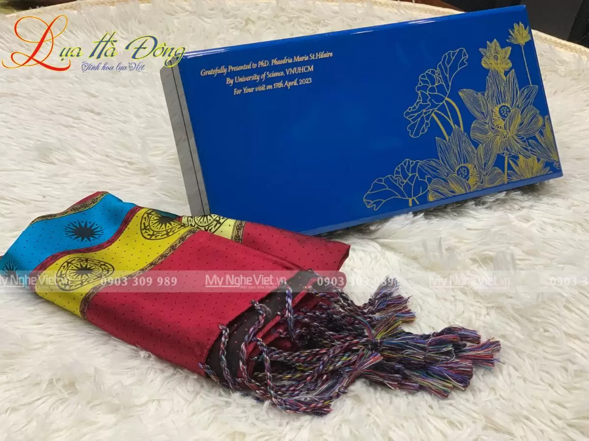Combo Khăn Lụa Hà Đông, Hộp Sơn Mài Vẽ Sen Cao Cấp Và Khắc Chữ