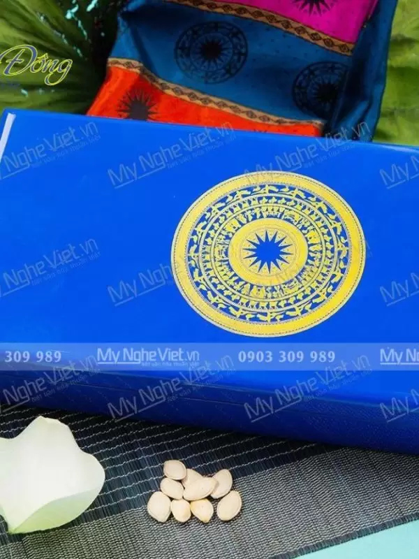 Combo Khăn Lụa Hà Đông + Hộp Sơn Mài Họa Tiết Trống Đồng