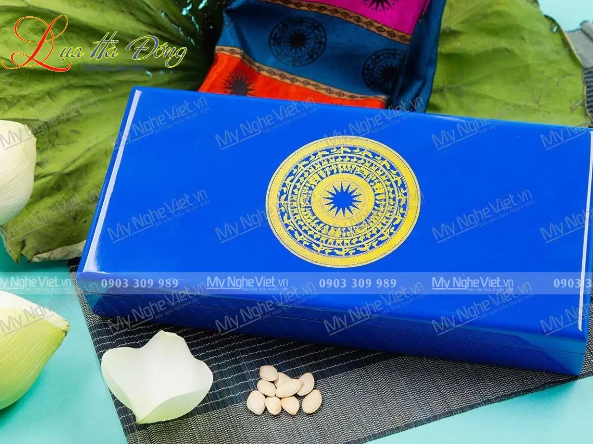 Combo Khăn Lụa Hà Đông + Hộp Sơn Mài Họa Tiết Trống Đồng