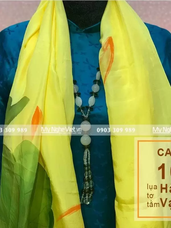 Khăn Lụa Choàng Cổ Vẽ Tay Họa Tiết Hoa Sen MNV-KLTA9180-3