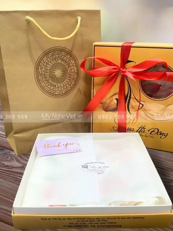 Đóng gói khăn lụa