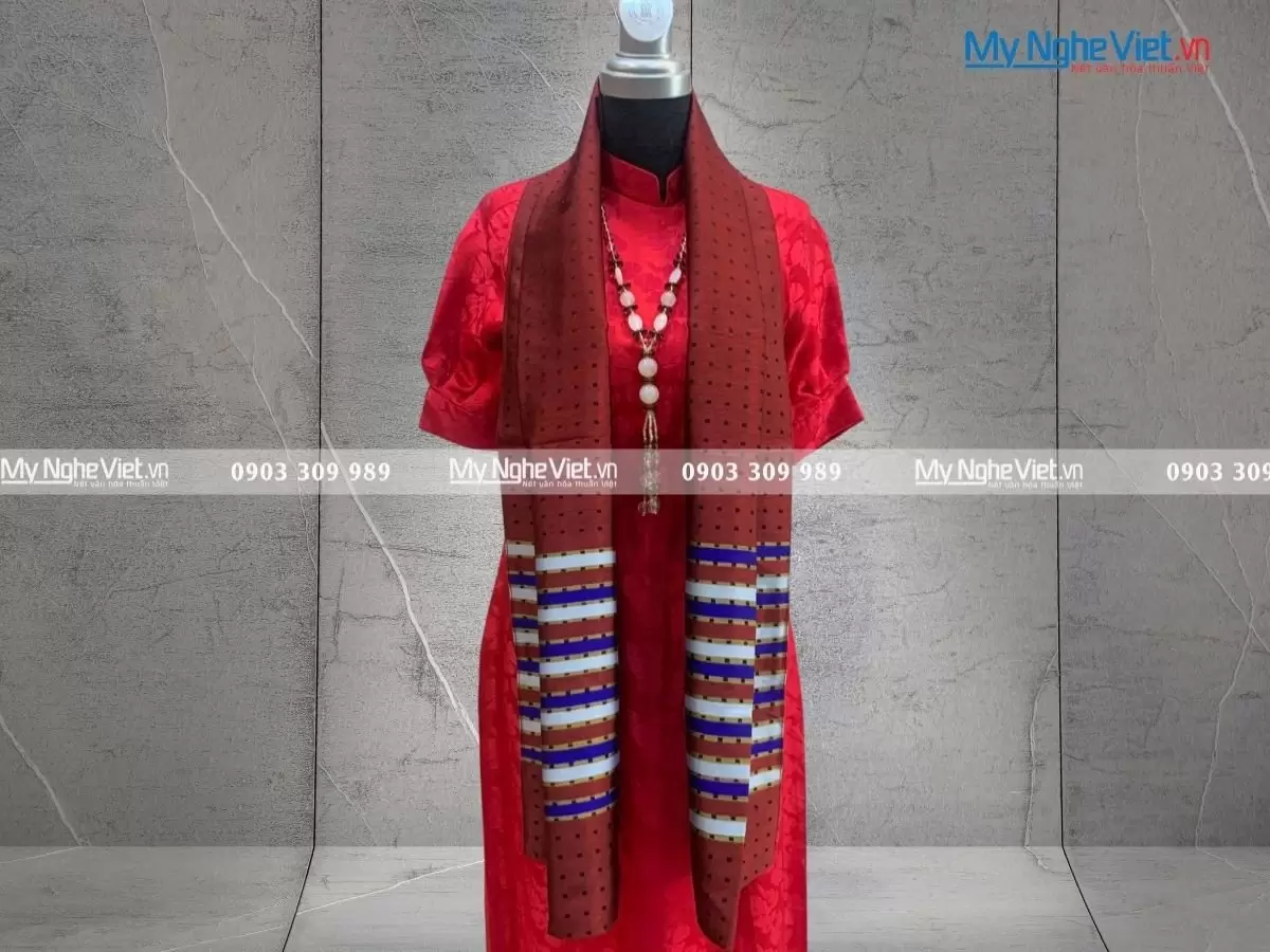 Khăn Choàng Cổ Lụa Nam Tằm Xe Màu Đỏ MNV-KLLS3817-1 - Ảnh 3