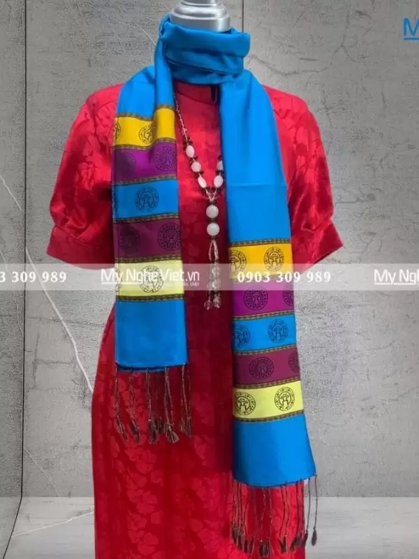 Khăn Lụa Họa Tiết Văn Miếu Quốc Tử Giám MNV-KLLS36180-12.1