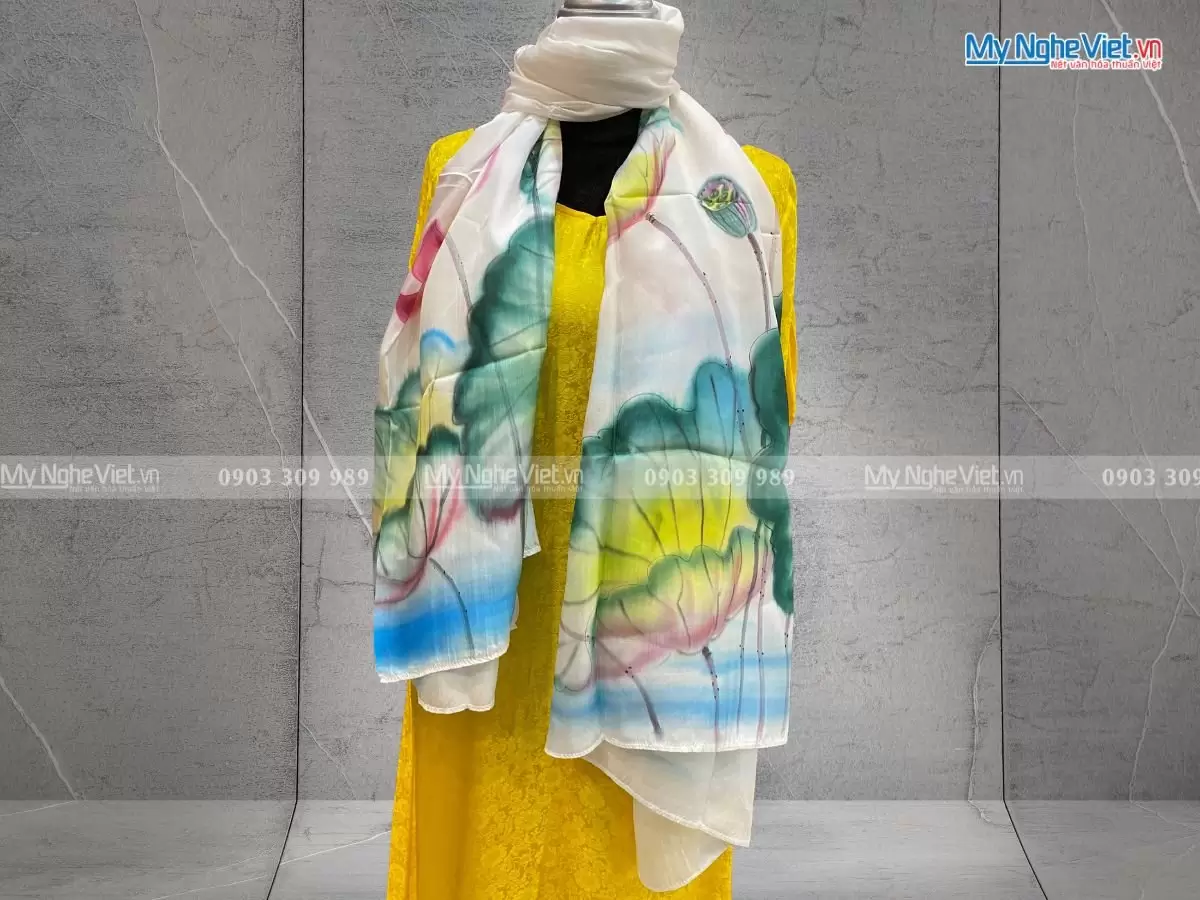 Khăn Lụa Vẽ Tay Họa Tiết Sen MNV-KLLS09-M