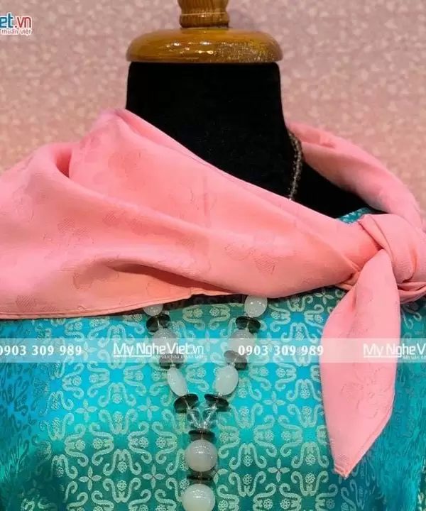 khăn lụa vân vuông