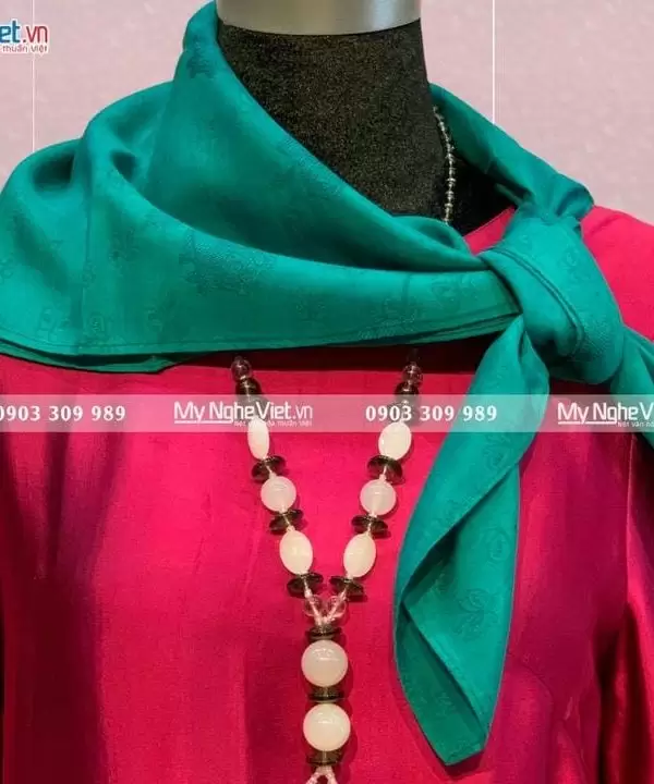 khăn lụa vân vuông