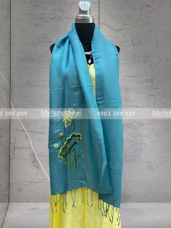 Khăn lụa thêu sen