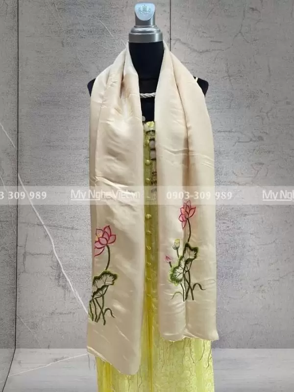 Khăn lụa thêu tay