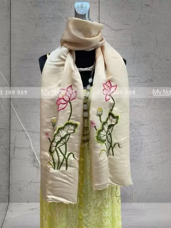 Khăn lụa thêu tay