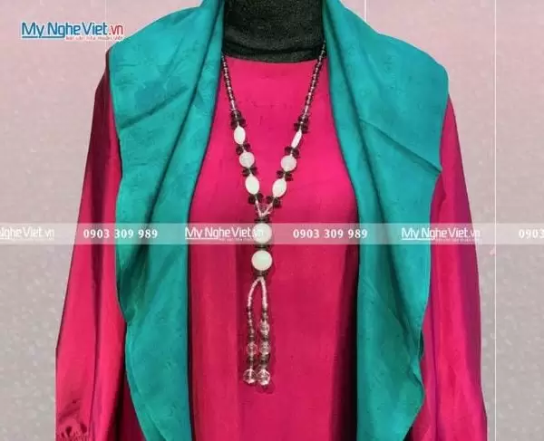 khăn lụa vân vuông