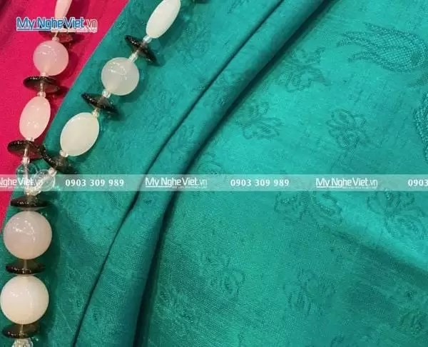 khăn lụa vân vuông