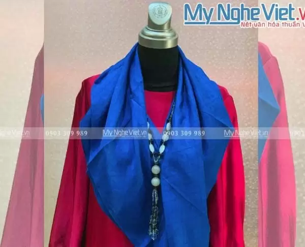 khăn lụa vân vuông