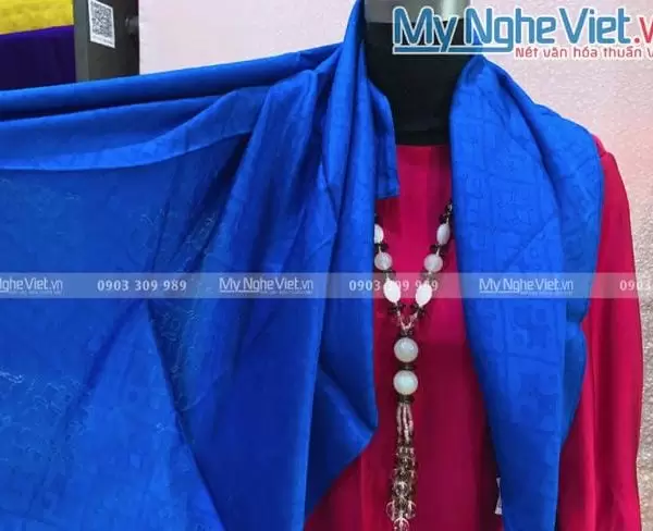 khăn lụa vân vuông