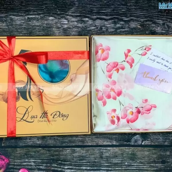 Hộp đựng khăn lụa