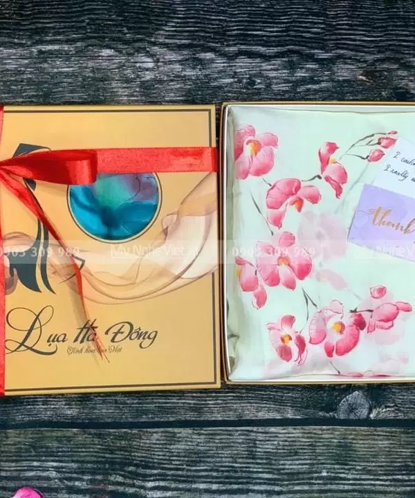 Hộp đựng khăn lụa