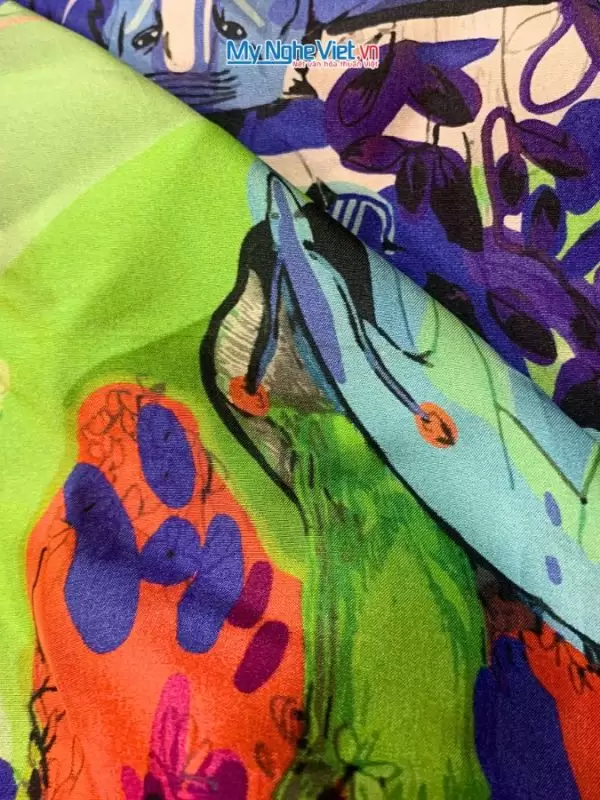 Khăn Lụa Vuông Họa Tiết