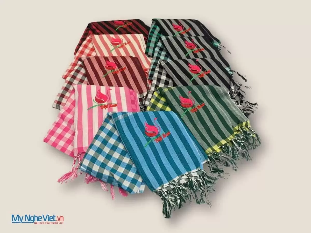 Khăn rằn Nam Bộ đủ màu