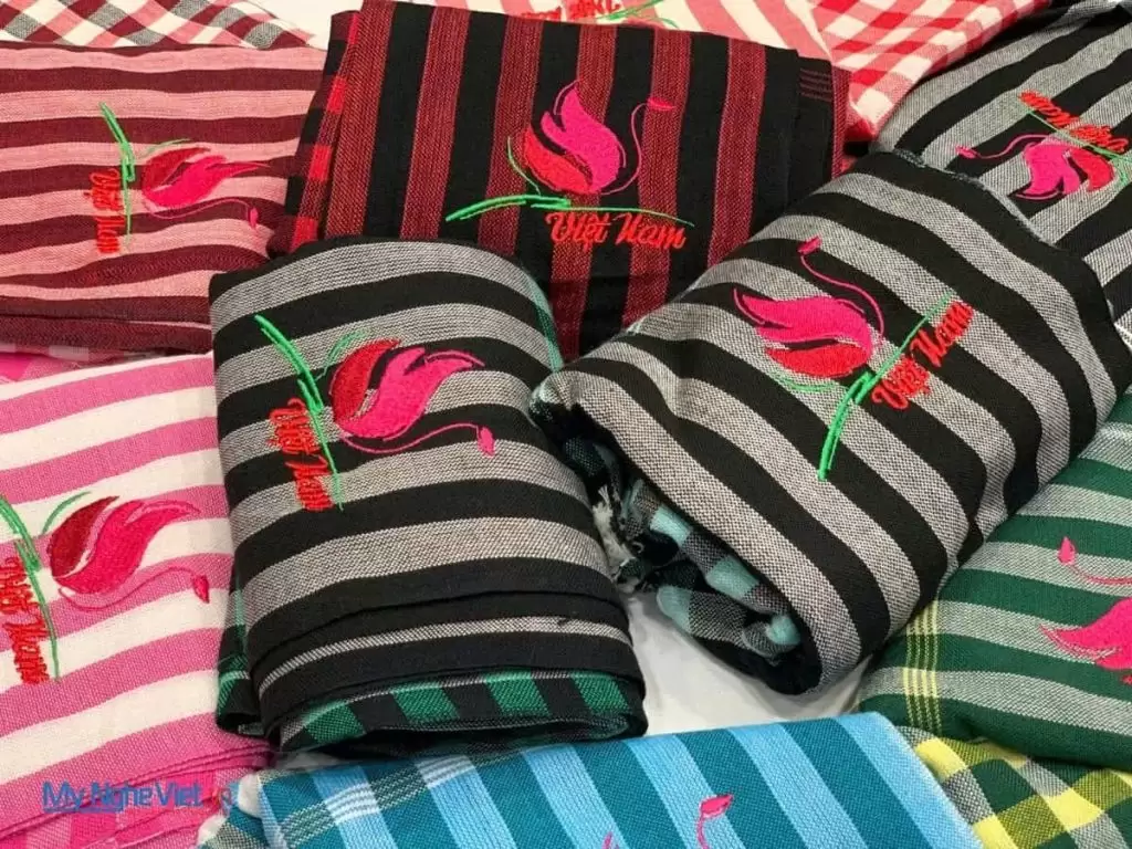 Khăn rằn Nam Bộ đủ màu