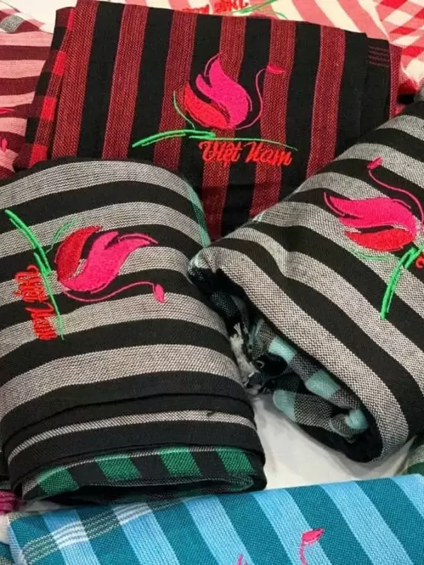 Khăn rằn Nam Bộ đủ màu