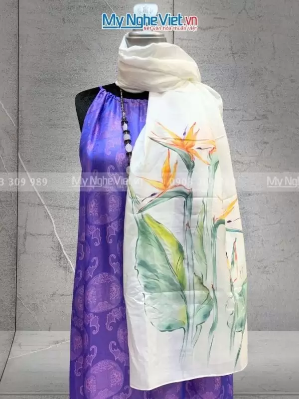 khăn lụa vẽ hoa thiên điểu màu trắng