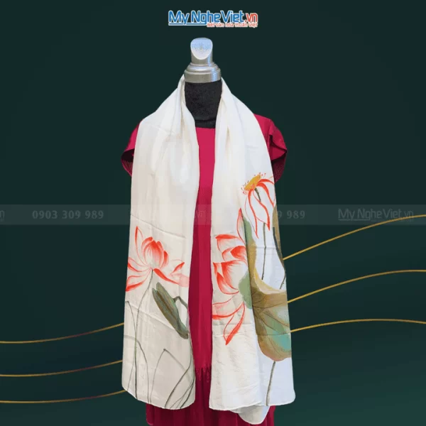 khăn lụa vẽ sen đỏ