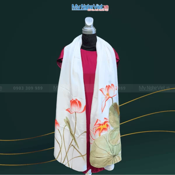 khăn lụa vẽ sen đỏ