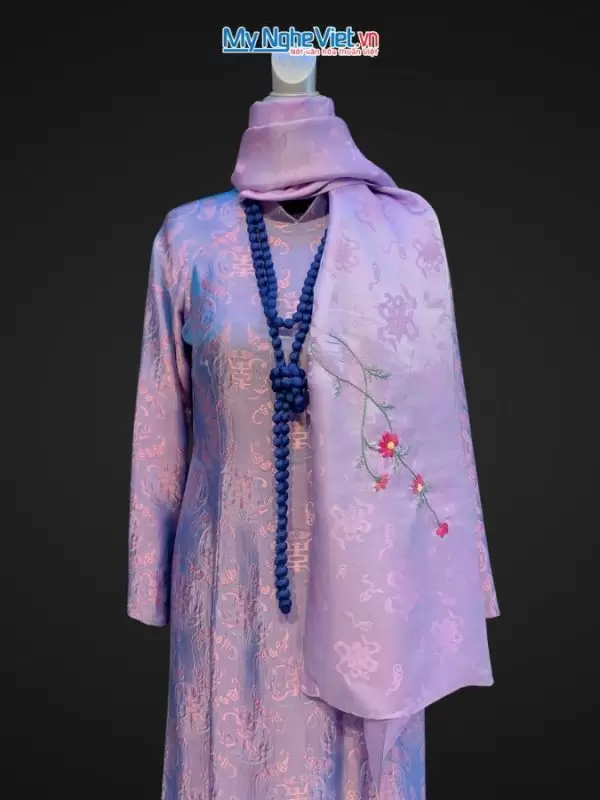 Khăn lụa sen tiên thêu hoa