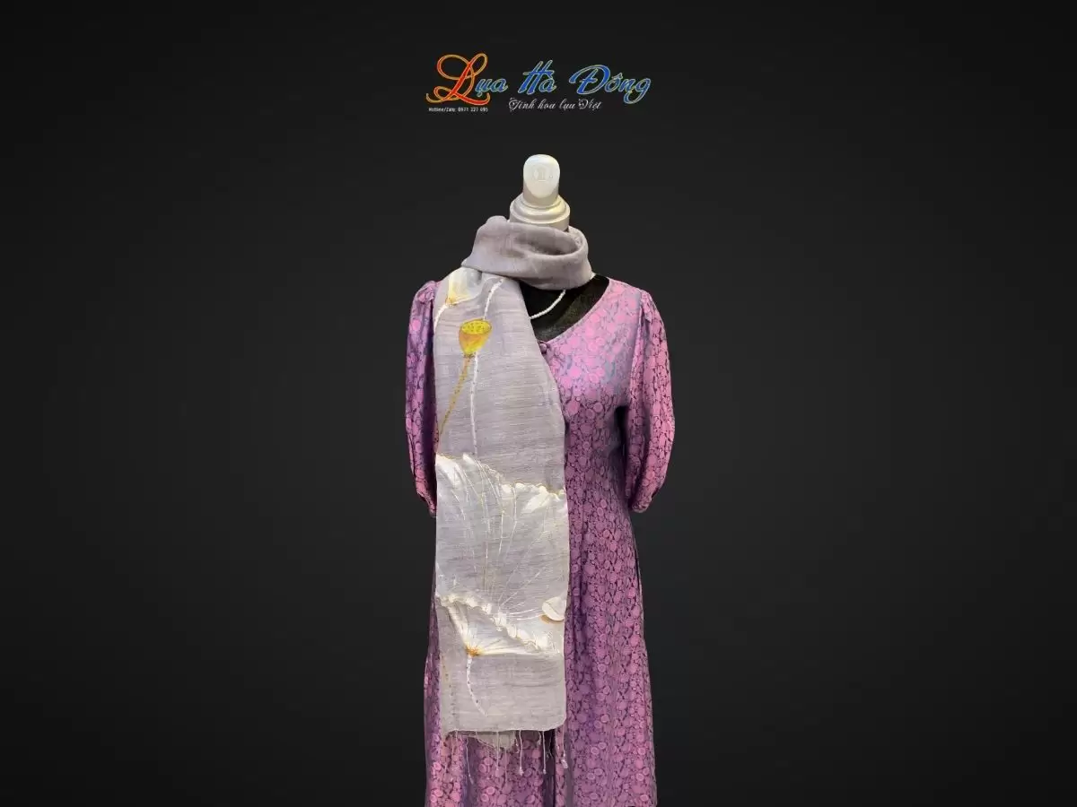 Khăn lụa Đũi xám vẽ sen 100% silk 80x180 tua rua KLTA80180/9 - Ảnh 3