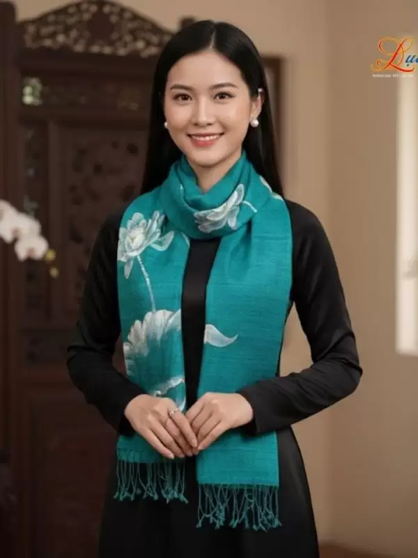 Khăn lụa Đũi xanh rêu vẽ sen 100% silk 80x180 tua rua KLTA80180/2