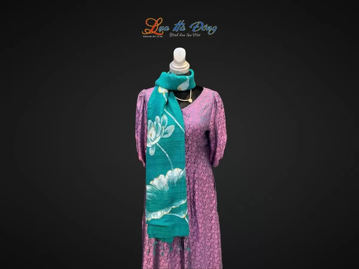 Khăn lụa Đũi xanh rêu vẽ sen 100% silk 80x180 tua rua KLTA80180/2 - Ảnh 3