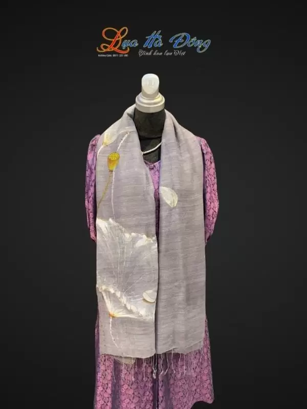 Alternative view of Khăn lụa Đũi xám vẽ sen 100% silk 80x180 tua rua KLTA80180/9