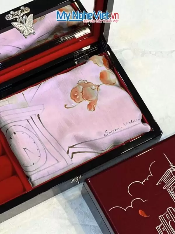 quà lưu niệm vẽ chợ bến thành