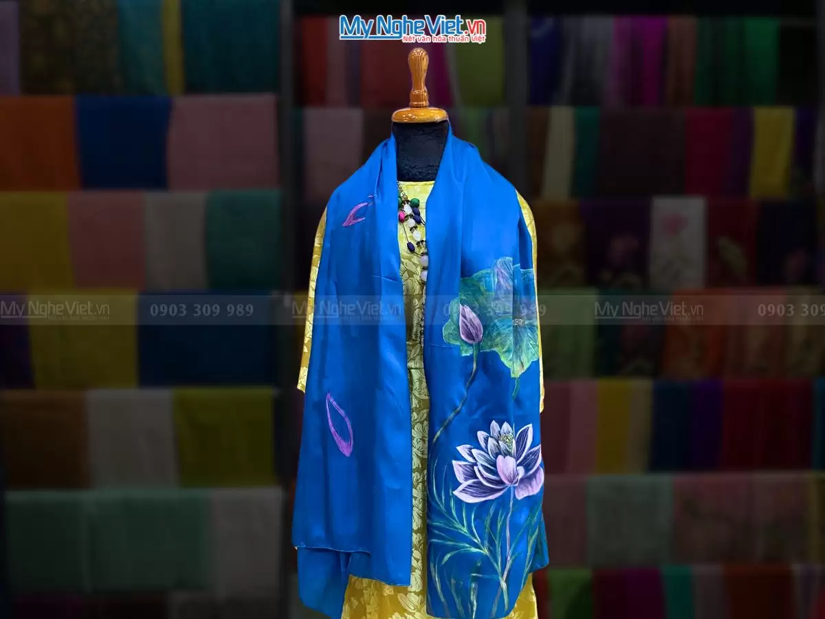 Khăn Lụa vẽ Tay họa tiết hoa sen nền xanh 90x180cm 100% silk KLTA918-5 - Ảnh 2
