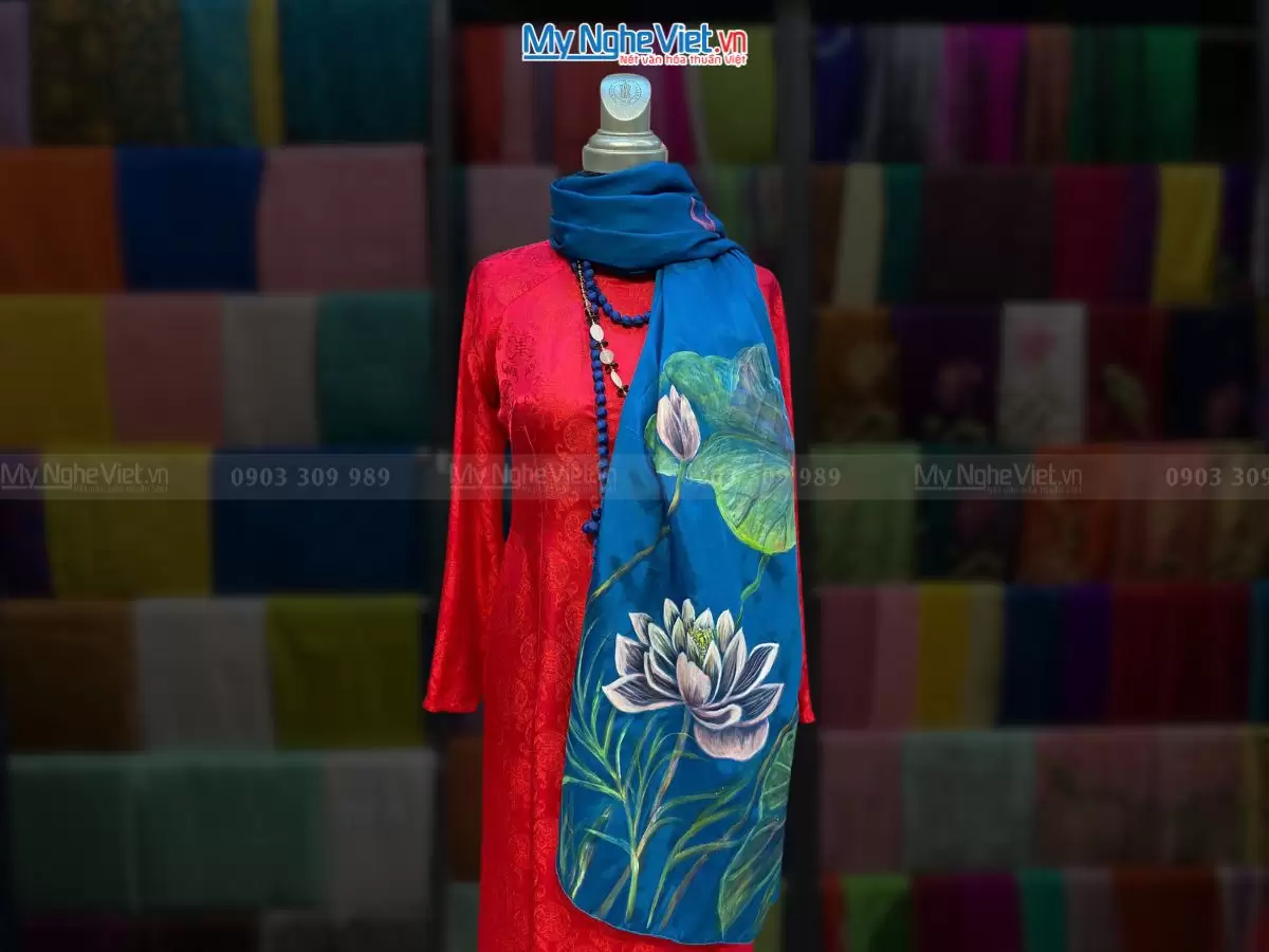 Khăn Lụa vẽ Tay họa tiết hoa sen nền xanh 90x180cm 100% silk KLTA918-5