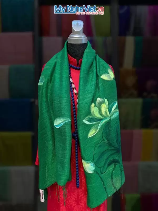Khăn lụa Hà Đông vẽ sen