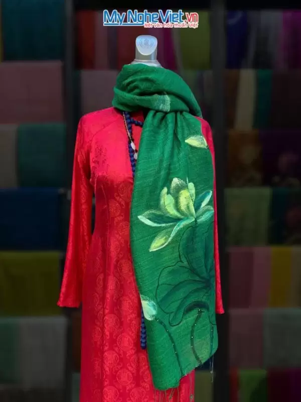 Khăn lụa Hà Đông vẽ sen