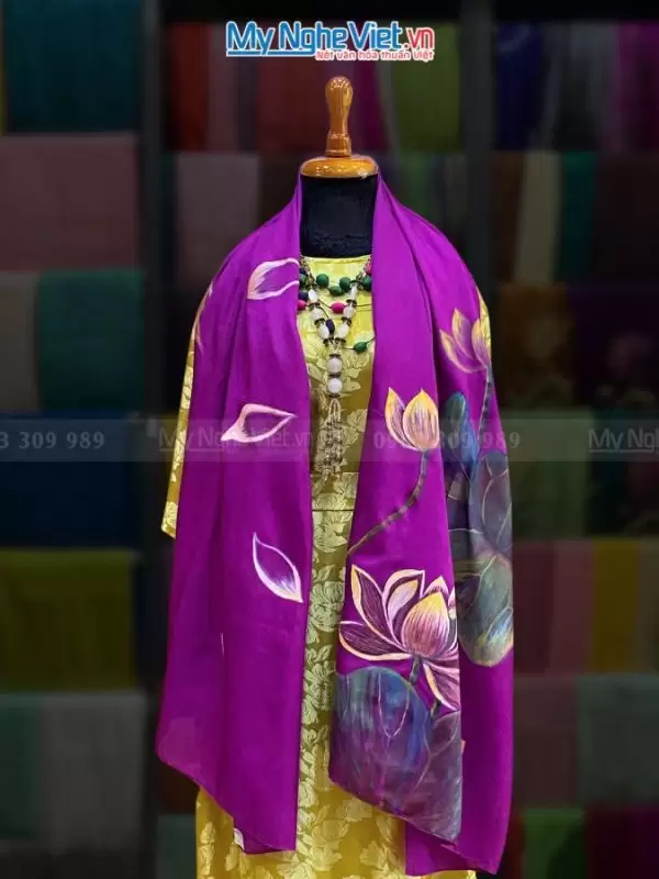 Khăn lụa Hà Đông vẽ sen đẹp