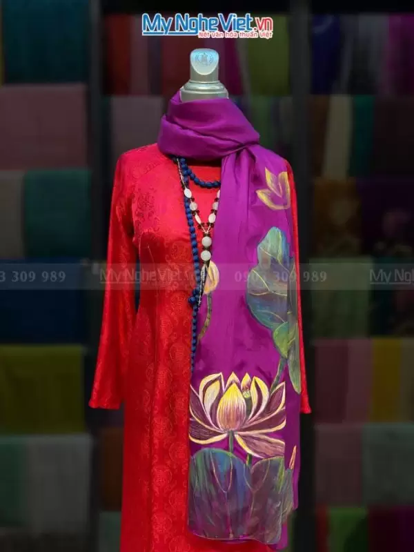 Khăn lụa Hà Đông vẽ sen đẹp