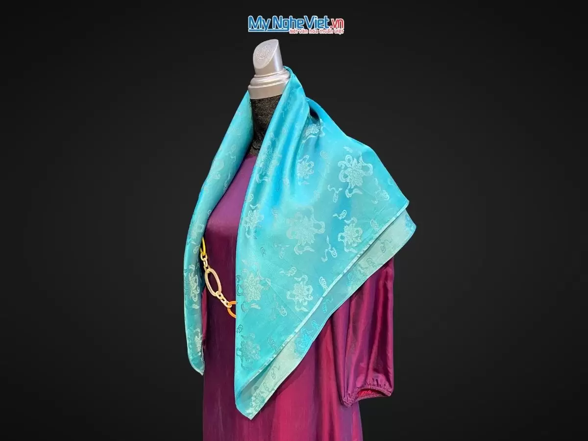 Khăn lụa vuông họa tiết sen tiên màu xanh