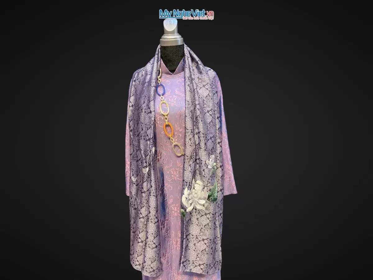 Khăn lụa Song Hỷ thêu hoa