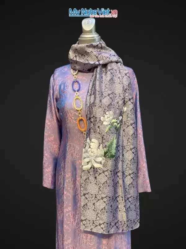 Khăn lụa Song Hỷ thêu hoa